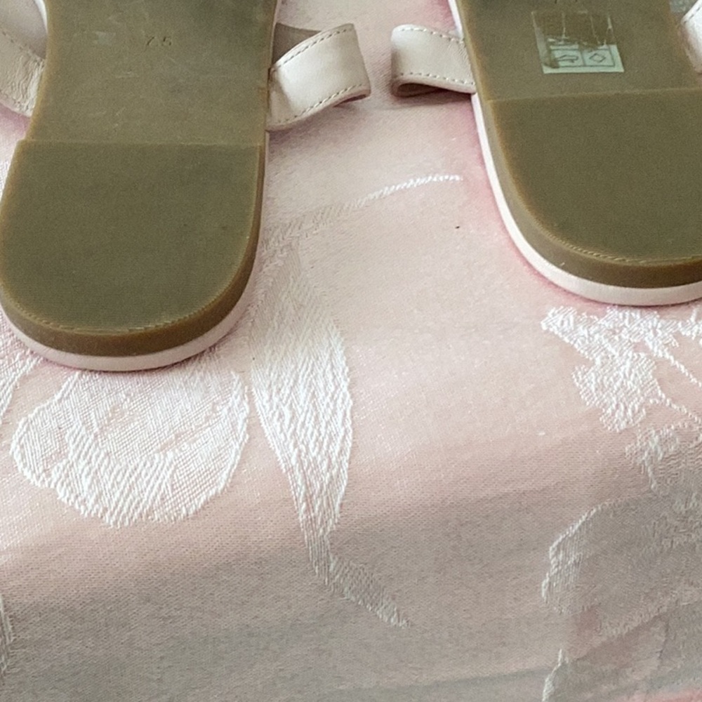 Tory Burch Beige Sandals with Gold Logo - Picture 7 of 8